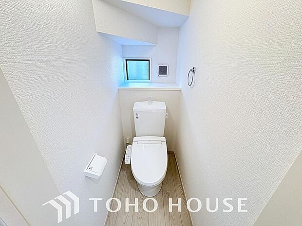 清潔な空間であって頂けますように、目に留まるだけではなく、汚れをふき取り易いフロアと壁紙をチョイス。