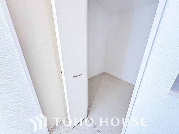 少しでも空いているスペースを収納にすることで、無駄のない空間を演出しております。