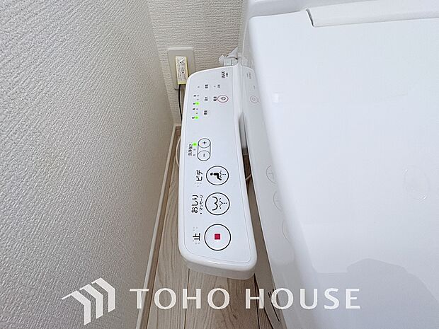 温水洗浄便座付。脱臭機能なども備え、快適な空間に。