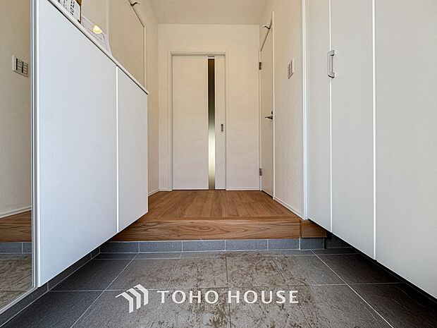 ダウンライトを使用しお洒落に演出。帰りたくなる家をテーマに設計。いつも「人」と「家」の間に・・・。