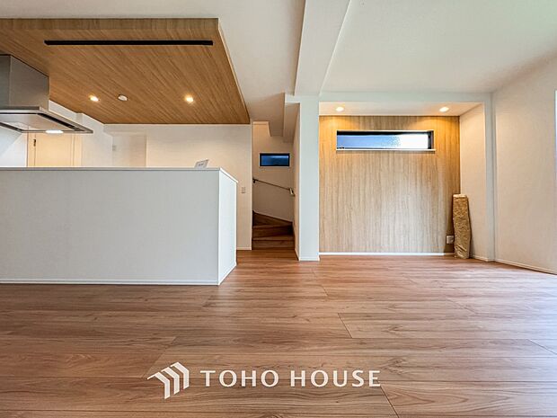 作り手の「気持ちの良いリビングでお過ごししていただきたい」という思いを感じさせます。