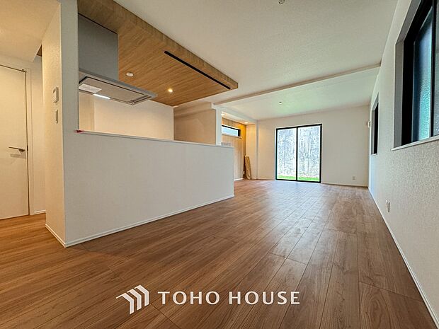 造りこんだ空間演出の妙が生み出す光と質のハーモニーはこの住宅のクオリティの良さを実感させてくれます。