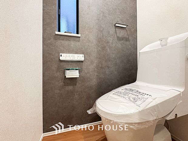 十分な広さと清潔感のあるカラーで纏まったおトイレ。時間に余裕とゆとりを持たせます。