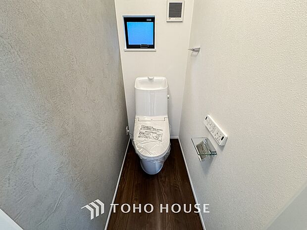 十分な広さと清潔感のあるカラーで纏まったおトイレ。時間に余裕とゆとりを持たせます。