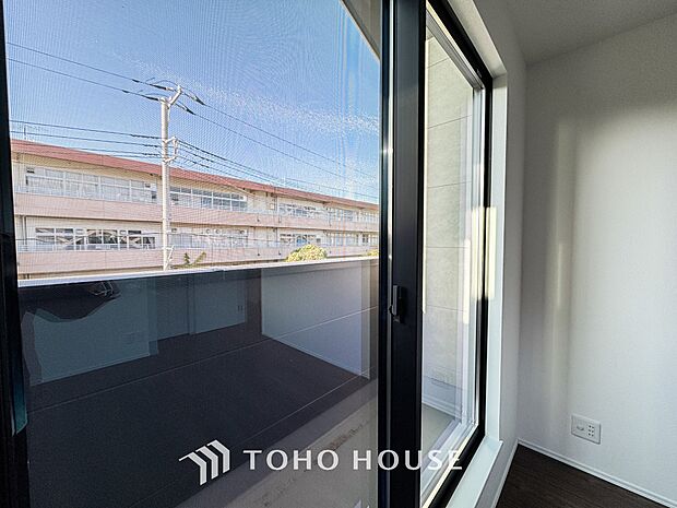 複層ガラスは結露を抑えたり、遮音にも効果を発揮します。