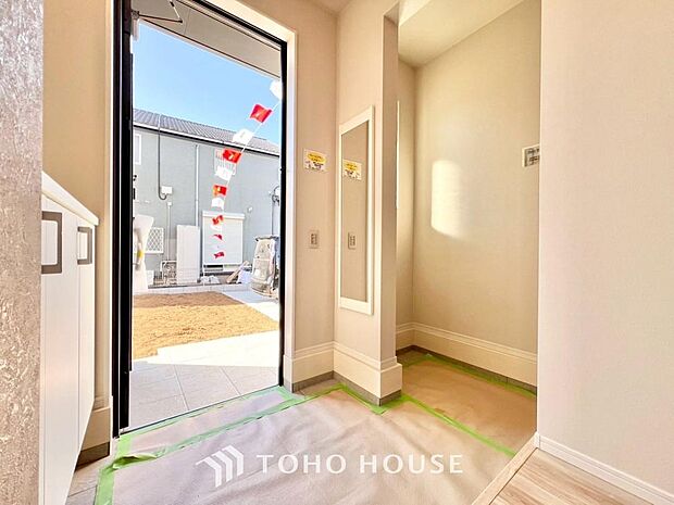 ゲストを招き、家族を迎える玄関は、ディスプレイや照明にこだわってみてはいかがでしょうか。