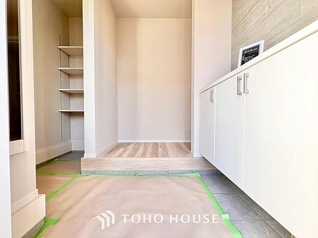 毎日みんなを見送り、そして迎え入れる場所だから。帰りたくなる家をテーマに設計した、自慢の玄関です。