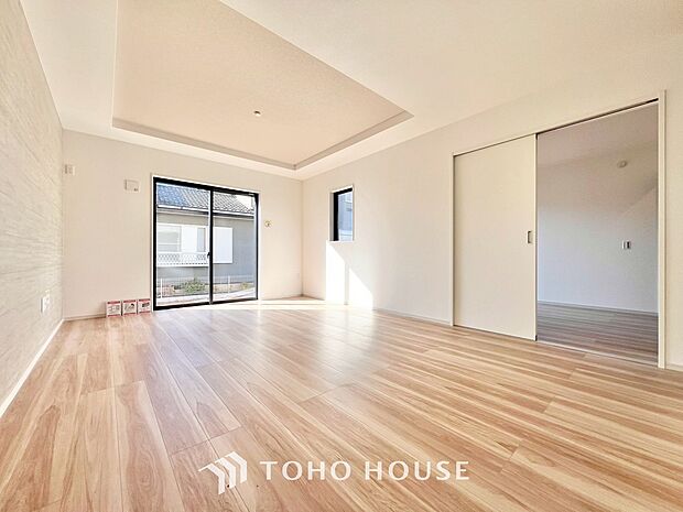 光と風があふれる開放的なリビングダイニングには自然と家族みんなが集まってきます。