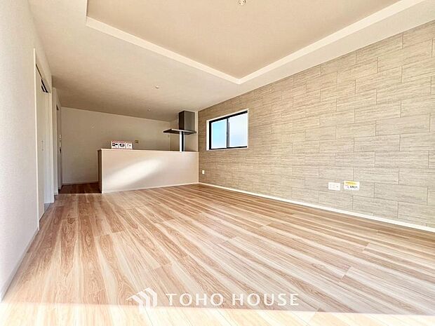 爽やかな通風と採光を存分に感じる事が出来る空間。毎日の暮らしに癒しをもたらす居心地の良いリビング。