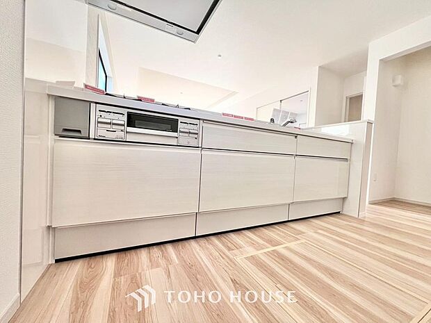 充実した収納スペースを搭載したシステムキッチンは、日々の家事がはかどります。