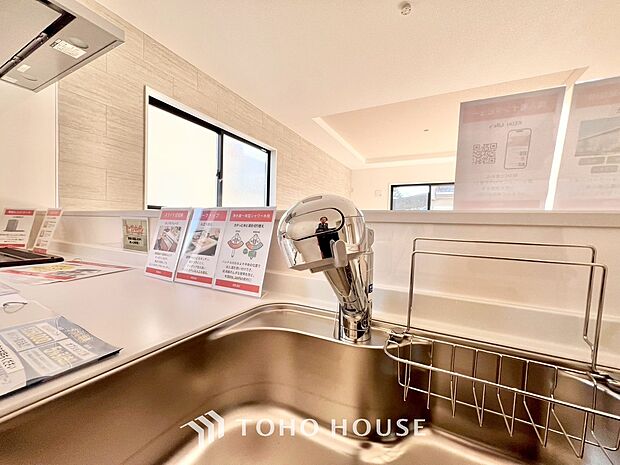 浄水器。ボタンひとつで浄水と原水に切り替えられる浄水器一体型水栓を使用。