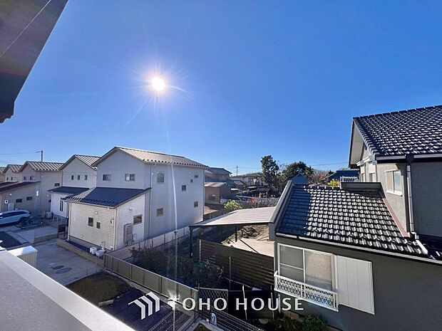 豊かな陽光に照らしだされる素敵な空間。季節を問わず華やいだ素敵な風景をお楽しみいただけます。