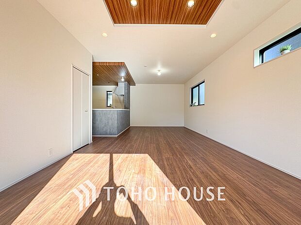 造りこんだ空間演出の妙が生み出す光と質のハーモニーはこの住宅のクオリティの良さを実感させてくれます。