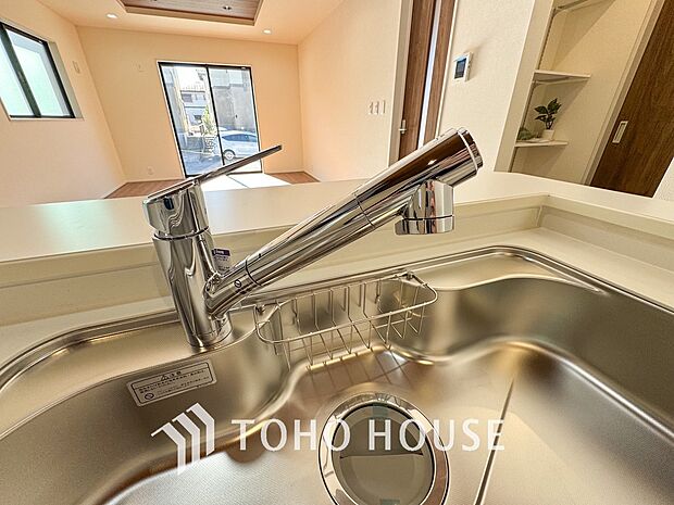 浄水器ボタンひとつで浄水と原水に切り替えられる浄水器一体型水洗を使用。