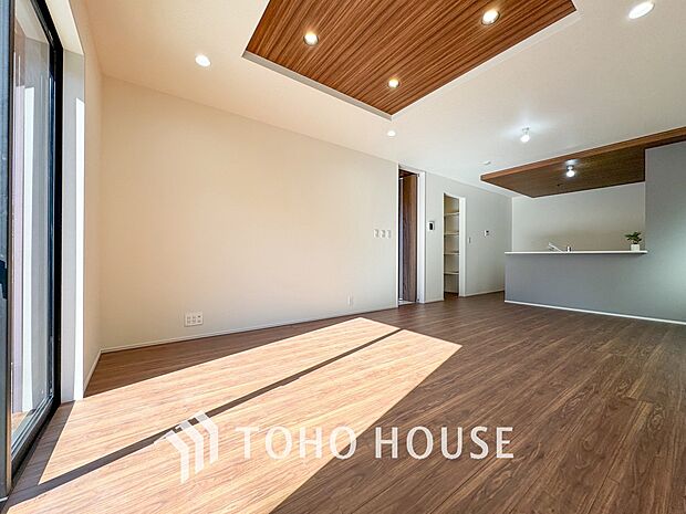 造りこんだ空間演出の妙が生み出す光と質のハーモニーはこの住宅のクオリティの良さを実感させてくれます。