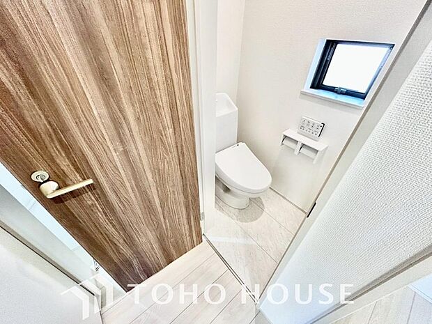 清潔な空間であって頂けますように、目に留まるだけではなく、汚れをふき取り易いフロアと壁紙をチョイス。