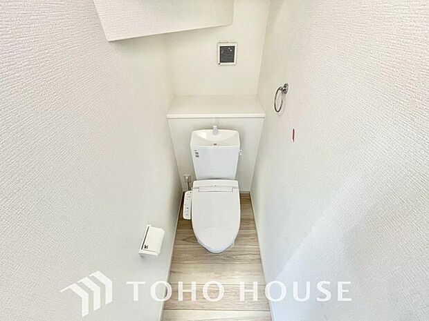 清潔な空間であって頂けますように、目に留まるだけではなく、汚れをふき取り易いフロアと壁紙をチョイス。