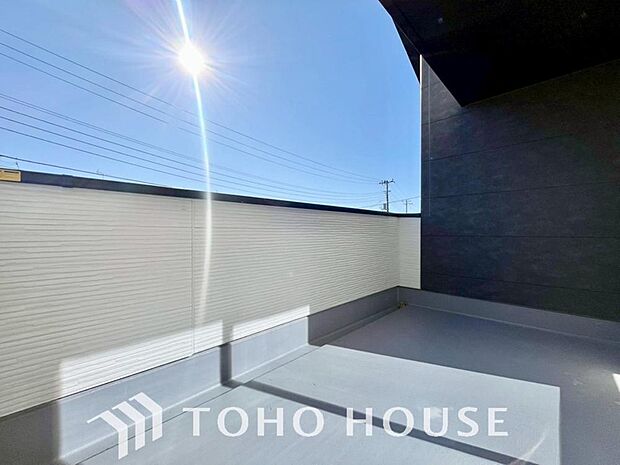 夜空の煌めきや、室内への通風や採光へ一役。ガーデニング等も充分に楽しめる広さを確保しております。