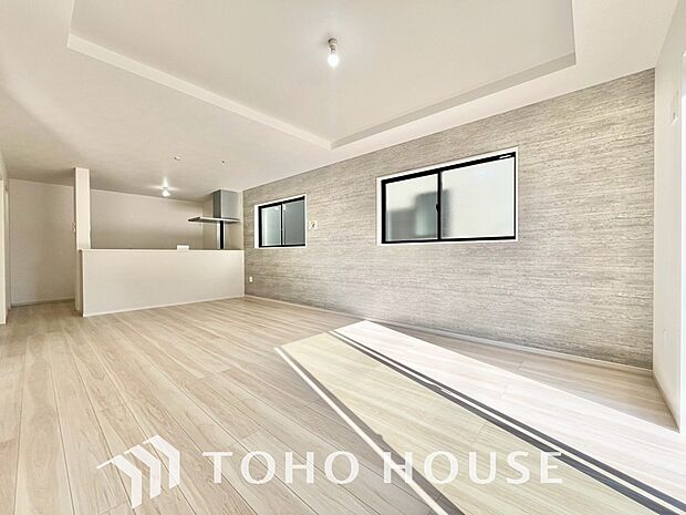 リビングも広く設け、訪れる人々を暖かく迎えてくれます。