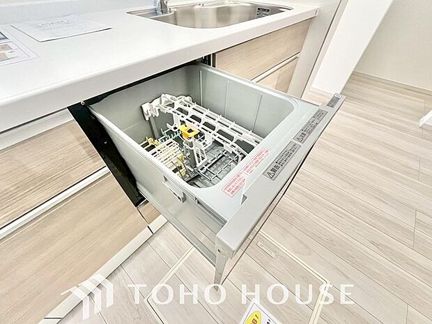 高温水や高圧水流を使う事で効率よく食器洗浄できます。殺菌効果も高いので哺乳瓶等を洗う際にも便利です。