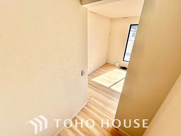 大容量のウォークインクローゼット。大きさ&広さの感覚が画像では伝わりづらいので是非現地をご覧下さい。