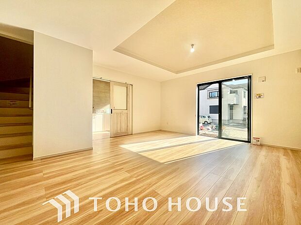 リビングも広く設け、訪れる人々を暖かく迎えてくれます。