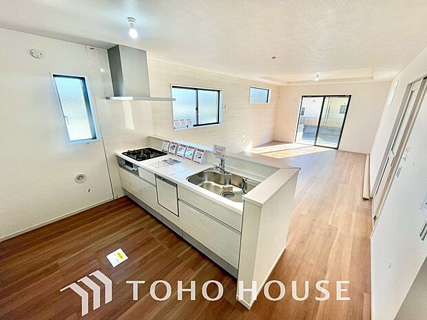 広々キッチンを採用。みんなで作った料理を召し上がりながらの会話は、どのような物になるのでしょうか。