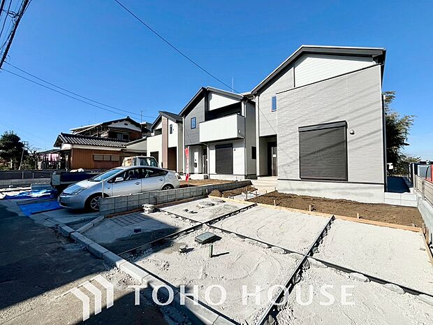 周辺環境とのコラボレーションにより明るく開放的な空間を演出しております。