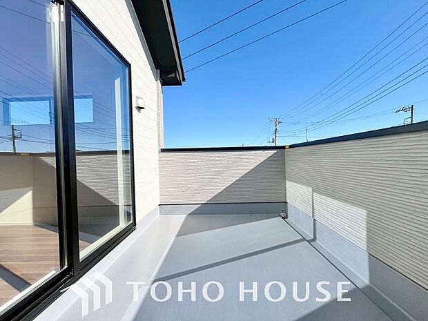 夜空の煌めきや、室内への通風や採光へ一役。ガーデニング等も充分に楽しめる広さを確保しております。