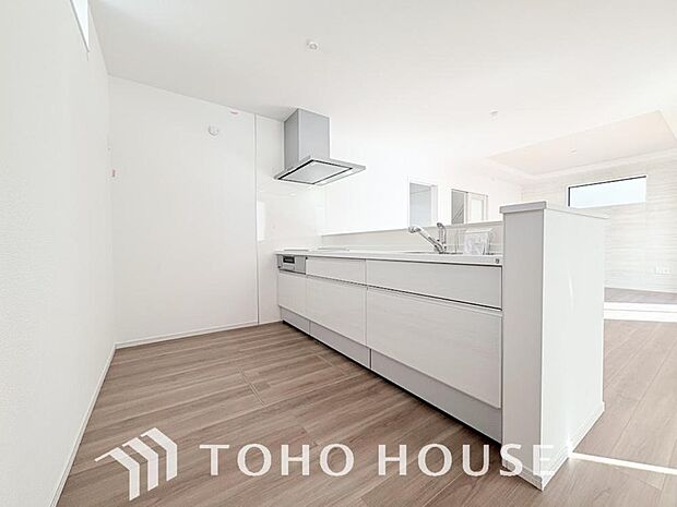 広々キッチンを採用。みんなで作った料理を召し上がりながらの会話は、どのような物になるのでしょうか。