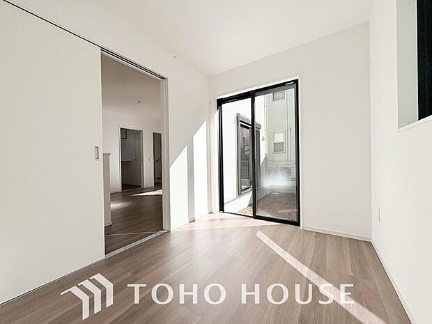 一日の疲れを癒やしてくれる主寝室。時を忘れて過ごす場所として過ごせるお部屋。