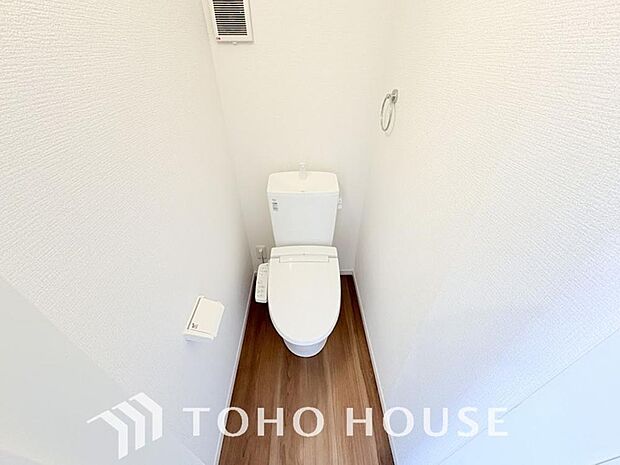 清潔な空間であって頂けますように、目に留まるだけではなく汚れをふき取り易いフロアと壁紙をチョイス。