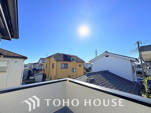 太陽に愛された邸は、陽当り通風に優れた魅力的で快適さを追求した邸宅でした。