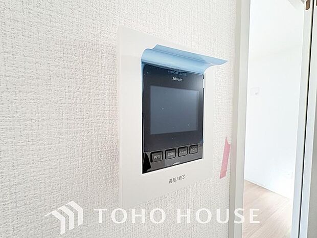誰が来てもわかる様にモニター付きインターホンを設置。家事導線を考慮した個所に設置し、防犯性と利便性に優れ快適と安らぎを合わせた優しい設計。