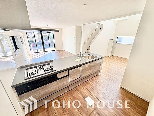 お料理の上手な方が、独壇場でお料理の腕を披露するスタイルに向いているキッチンです。