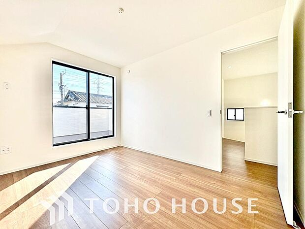 一日の疲れを癒やしてくれる主寝室。時を忘れて過ごす場所として過ごせるお部屋。