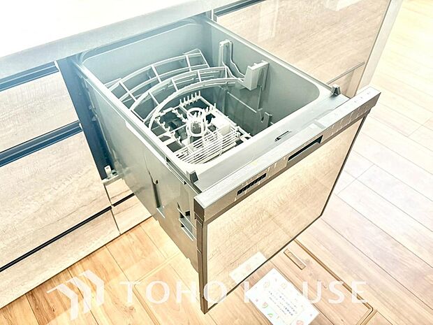 高温水や高圧水流を使う事で効率よく食器洗浄できます。殺菌効果も高いので哺乳瓶等を洗う際にも便利です。