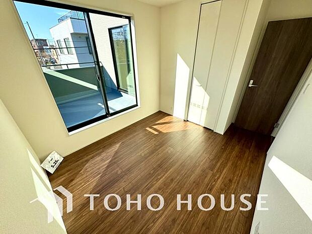 お子様の心と身体を見守る子供部屋として、小さな自立心を育むお部屋作りを見越してご覧下さい。