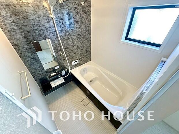 心地よいバスタイムを演出する浴室はゆとりあるサイズを採用。