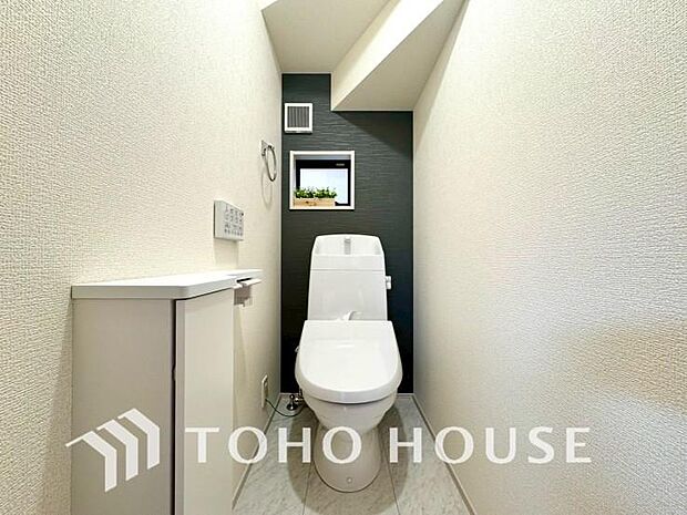 清潔な空間であって頂けますように、目に留まるだけではなく汚れをふき取り易いフロアと壁紙をチョイス。