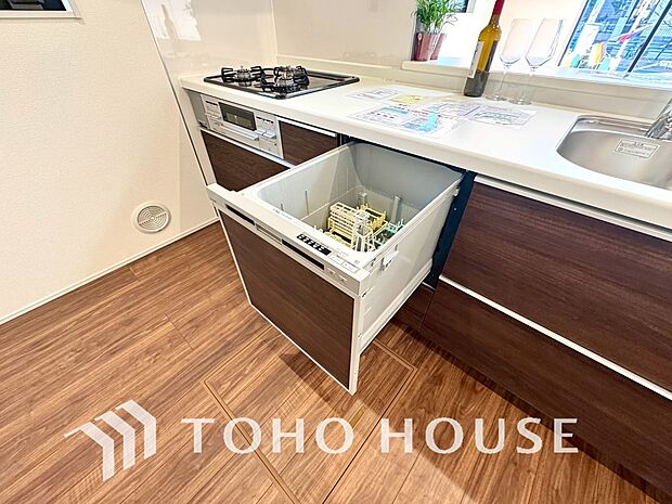 通常の手洗いでは使用出来ないほど高温のお湯や高圧水流を使うことにより汚れを効果的に落とすことができる。