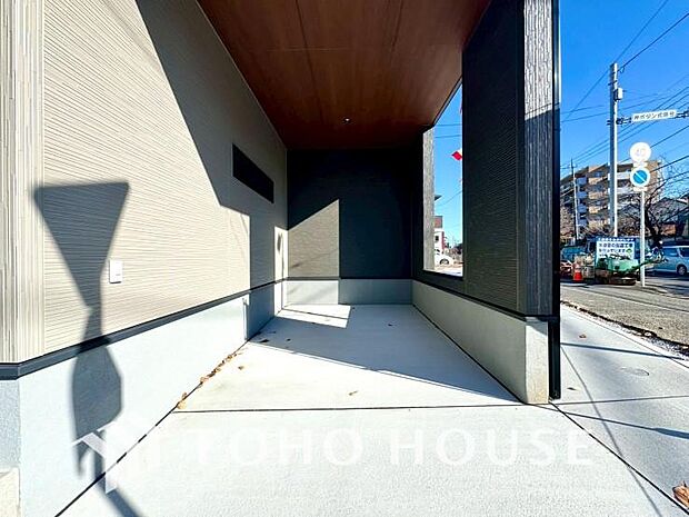 ゆったりとした駐車スペースを確保いたしましたので、大きめのお車でも駐車可能です。