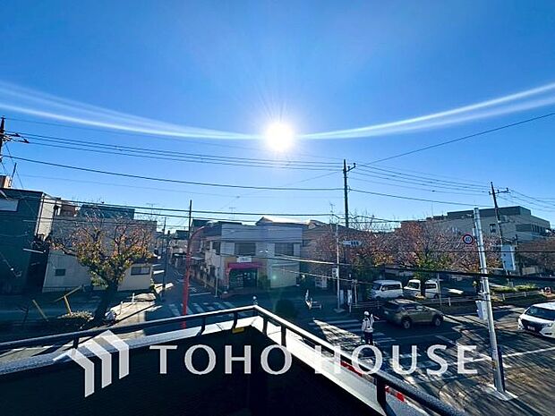 その豊かな眺望にふさわしい空間には、通風・採光にも優れ、心地よい光と風があふれています。