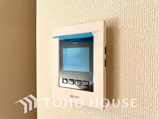 誰が来てもわかる様にモニター付きインターホンを設置。家事導線を考慮した個所に設置し、防犯性と利便性に優れ快適と安らぎを合わせた優しい設計。