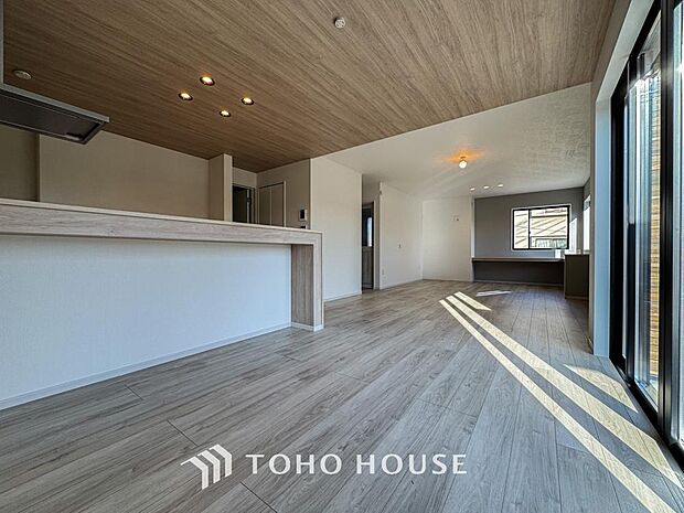 家は、ただ生活する場ではなく、笑顔の毎日、安らぎの日々のために、暮らしを愉しく、快適にする場所。