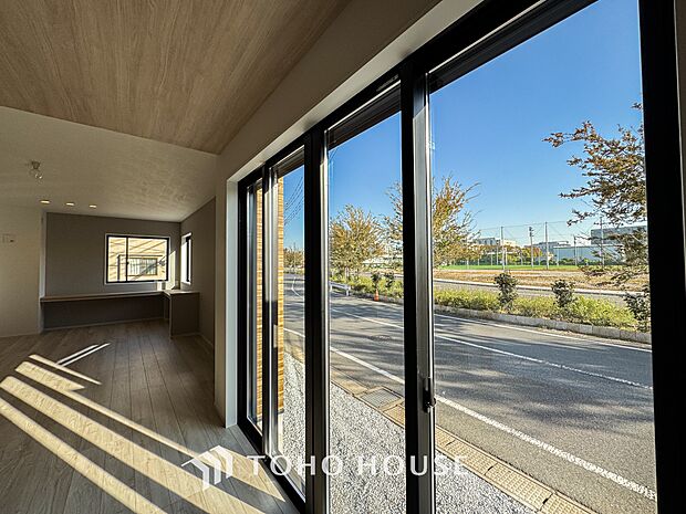 複層ガラスは結露を抑えたり、遮音にも効果を発揮します。