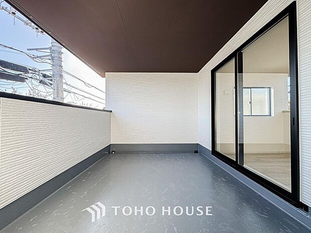 夜空の煌めきや、室内への通風や採光へ一役。ガーデニング等も充分に楽しめる広さを確保しております。