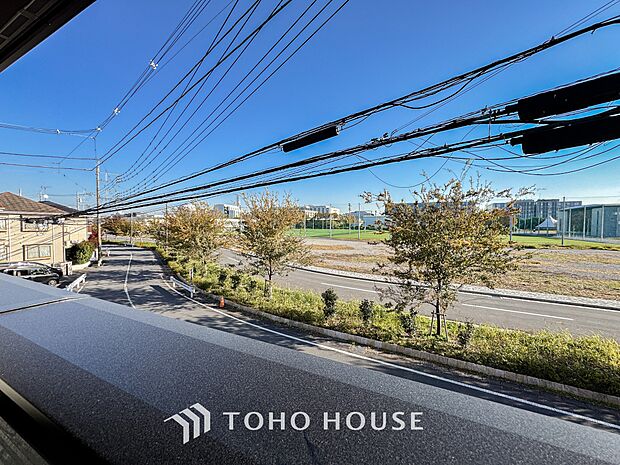 太陽に愛された邸は、陽当り通風に優れた魅力的で快適さを追求した邸宅でした。