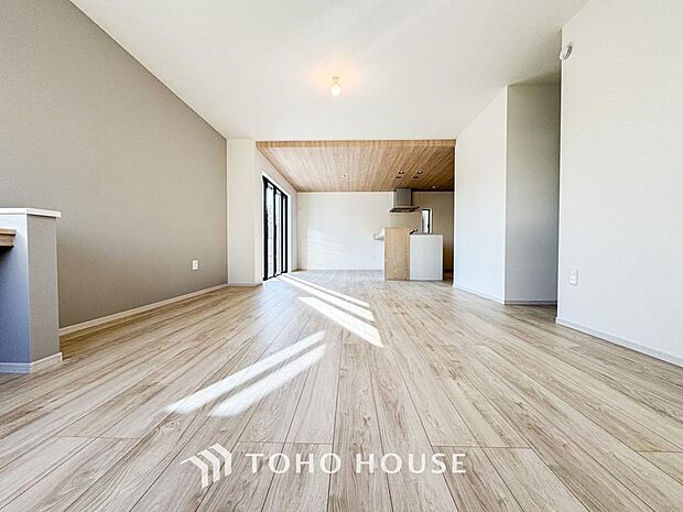 造りこんだ空間演出の妙が生み出す光と質のハーモニーはこの住宅のクオリティの良さを実感させてくれます。