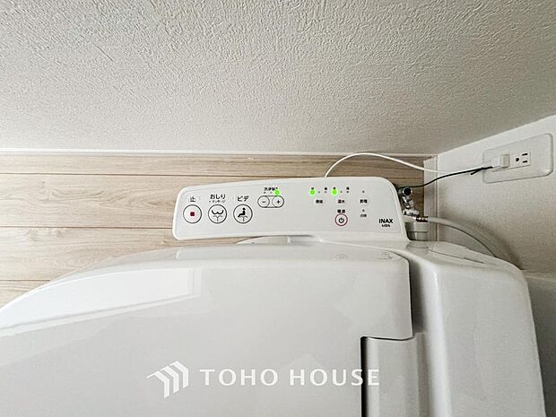 トイレには快適な温水洗浄便座付
